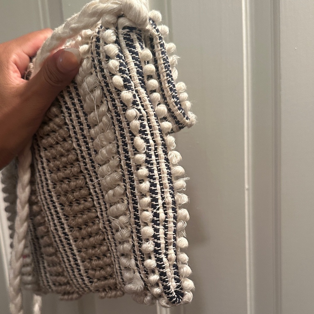 Stylish Cream and Black Woven Bag - Picture 7 of 7